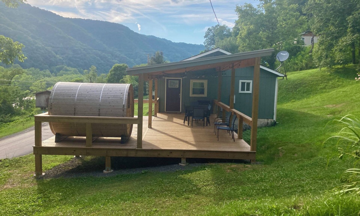 Lockbridge House | Riverview Retreat - house with sauna in the New River Gorge National Park!