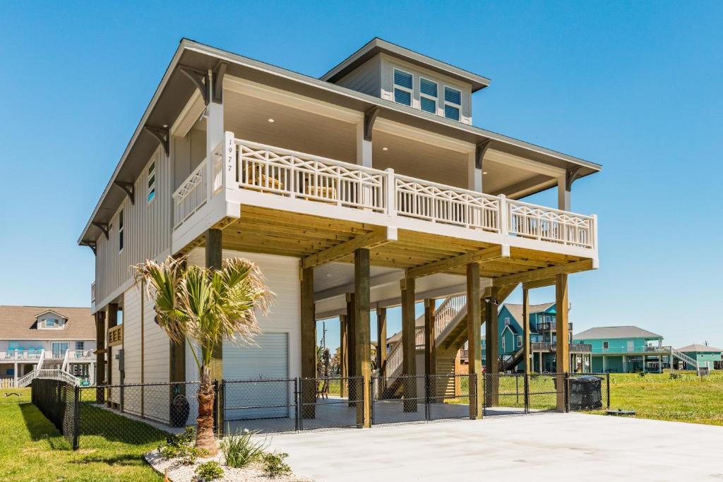 Crystal Beach House | Royal Beach Retreat