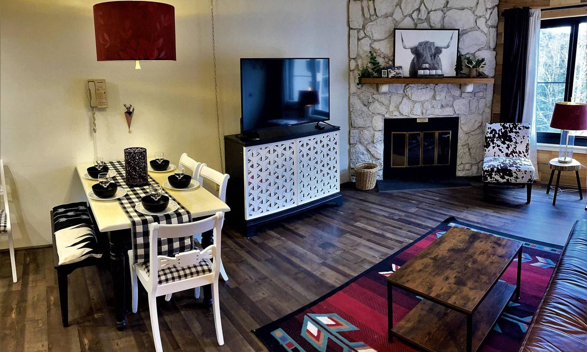 Snowshoe Condo | SC 5410: Powder Peak Escape | Ski-In Access & Cozy Fireplace