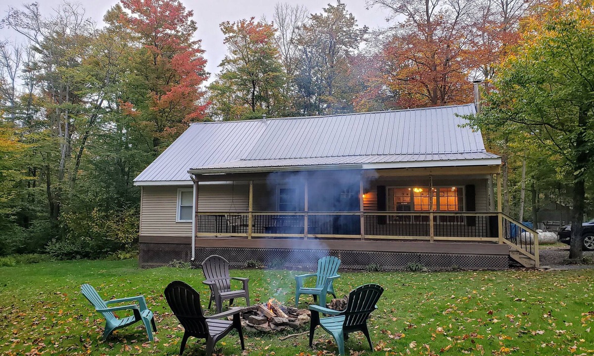 Sabinsville Cabin | Secluded, 5 bdrms, Sleeps 14. 2 bathrms, tub/showers. Big yards. Covered decks.