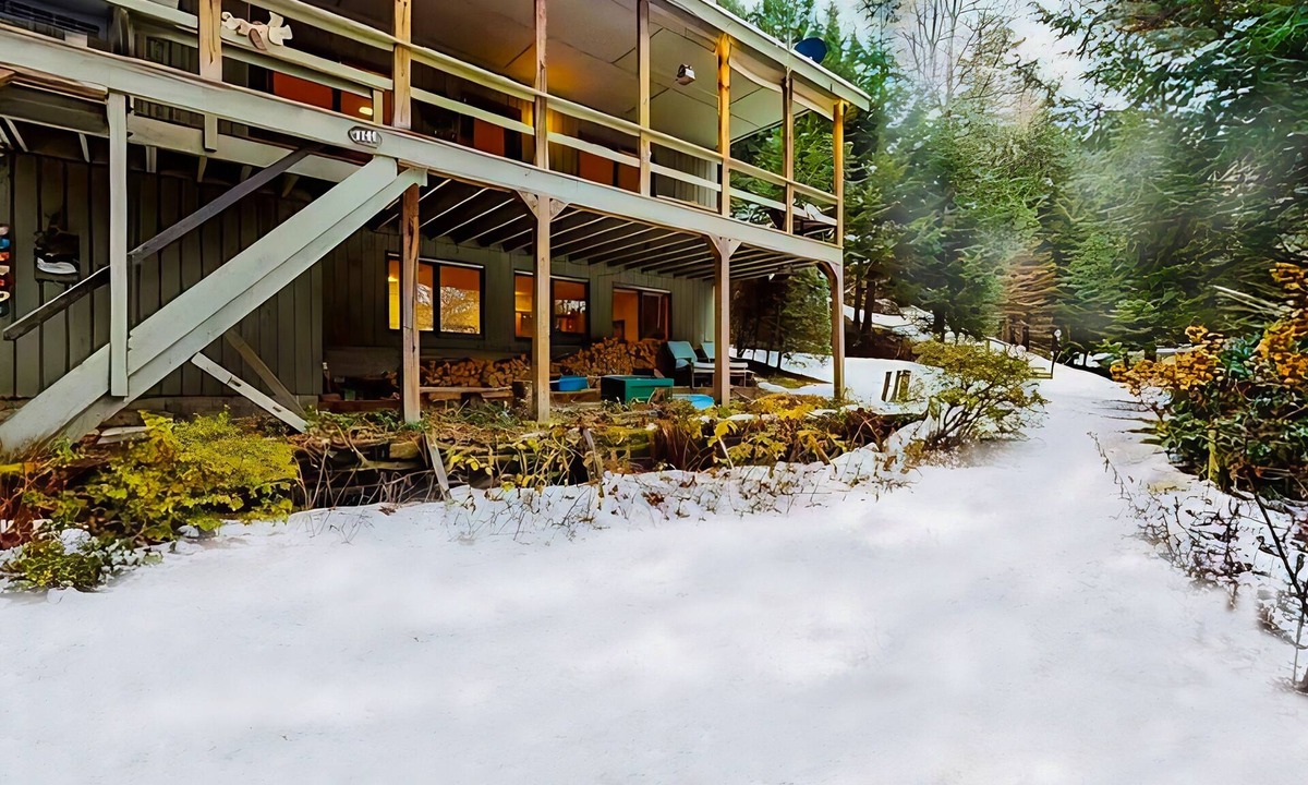 Brownsville House | Secluded home w/covered porch and alpine views, near ski resorts, w/foosball