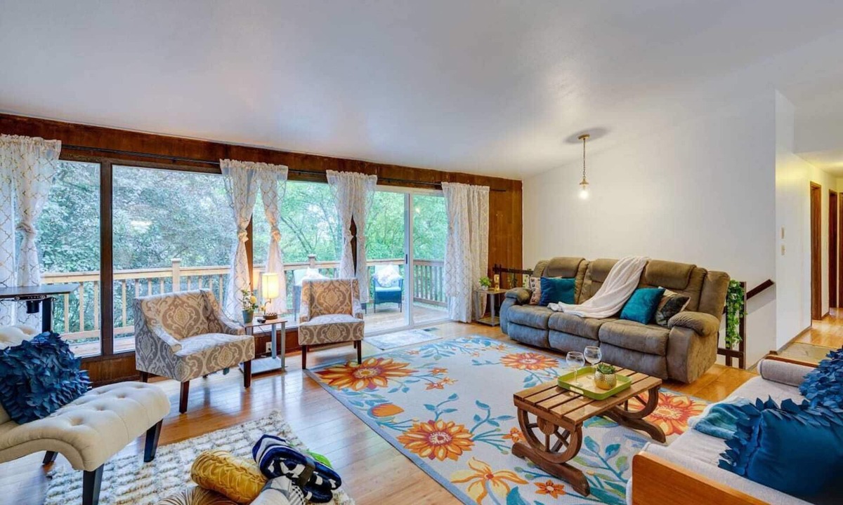 Lake Forest Park House | Serene & Cozy Home in Lake Forest Park