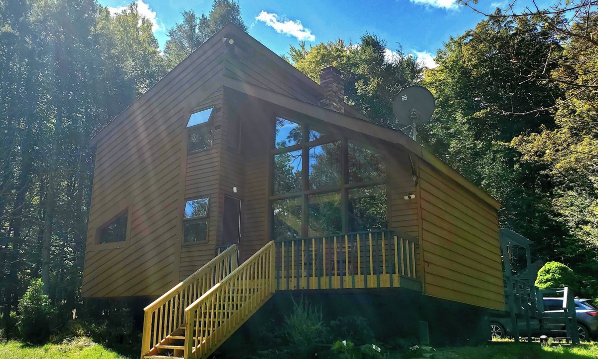 Oliverea House | Shambhala Mountain Retreat: A chalet surrounded by forest. Relax & unwind!