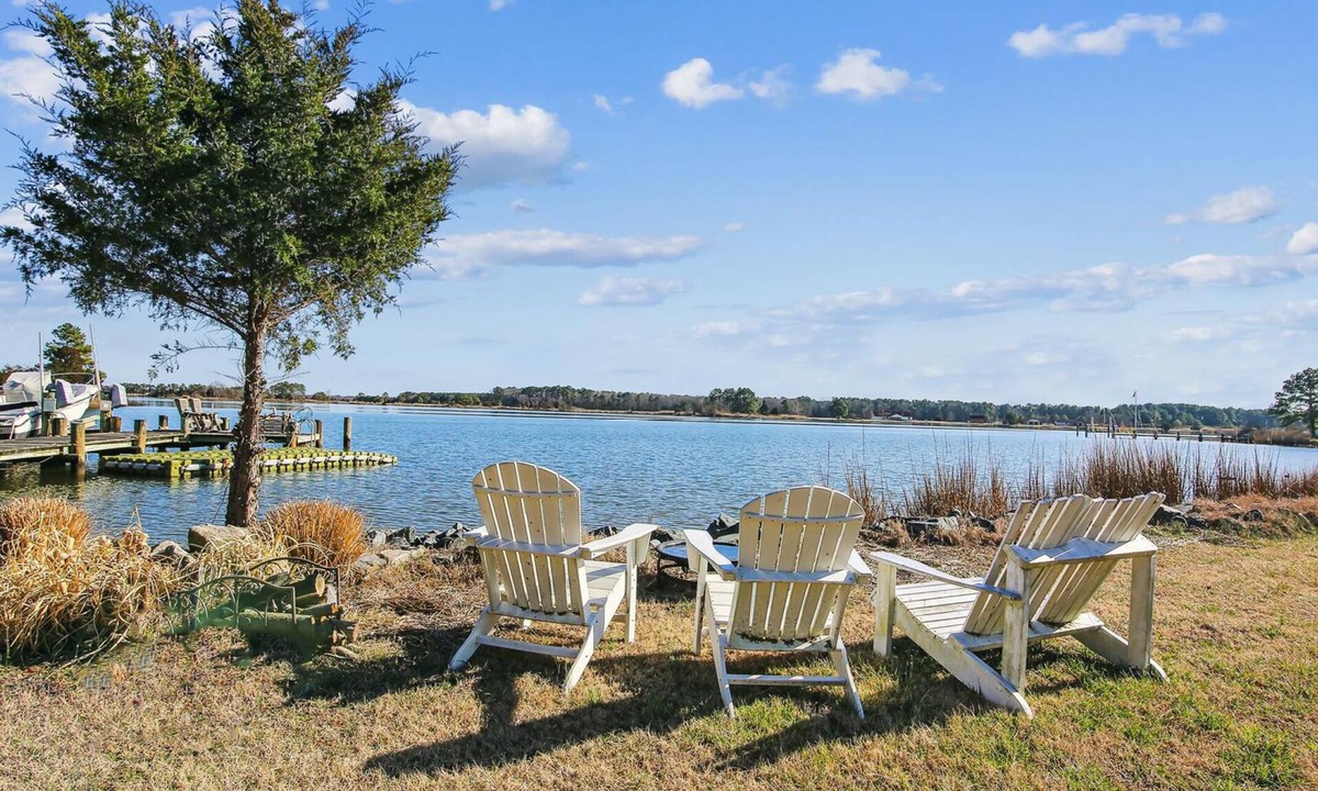Cambridge House | Short drive to Downtown Cambridge | Private Dock | Guest House | Pool | Hot Tub