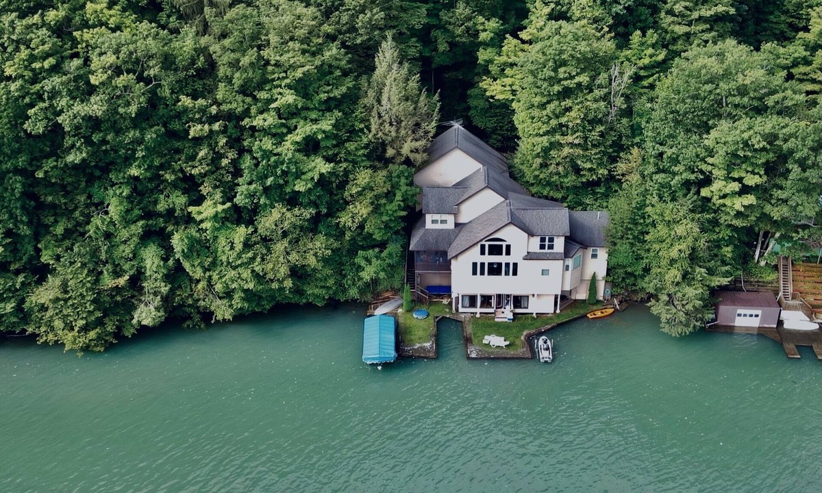 Moravia House | SKANEATELES LAKEHOUSE - DIRECTLY ON GORGEOUS SKANEATELES LAKE-PET-FRIENDLY