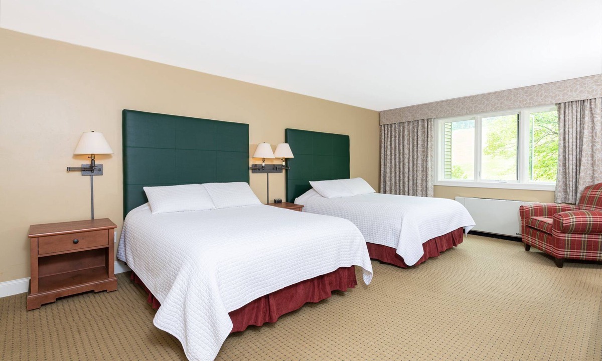 West Dover Apartment | Ski-In 1BR | Spacious With Murphy Bed