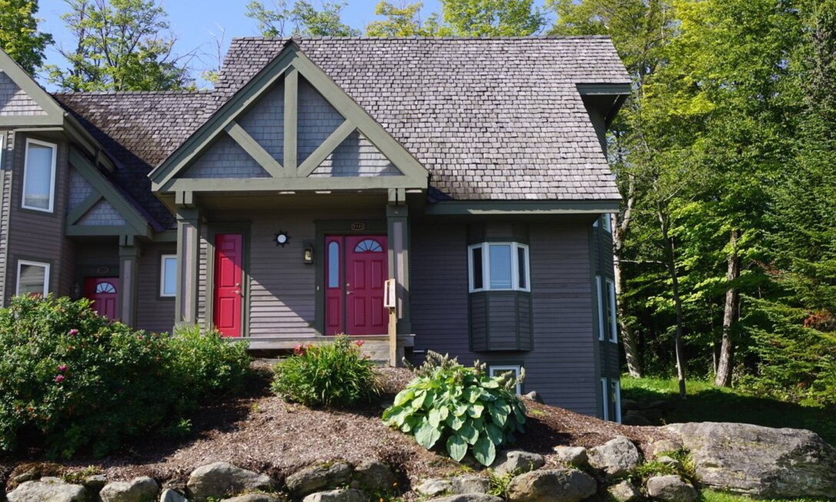 North Troy House | Ski In Ski Out in style on Village Chair