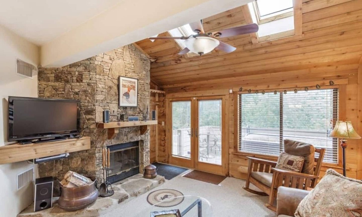 Seven Springs House | Ski-In/Ski-Out Sunridge Community Condo at 7 Springs Resort