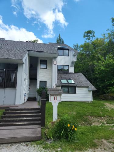 Central Vermont- Killington Apartment | Ski In Ski Out Sunrise West Glade H2 - Direct Trailside, Hot Tub, Pool, Sauna
