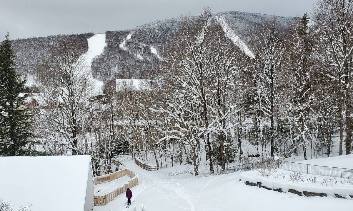 Warren Condo | Ski-on/Off, Slope Views, Mountainside Top Floor, Vaulted Ceilings, Gas Fireplace