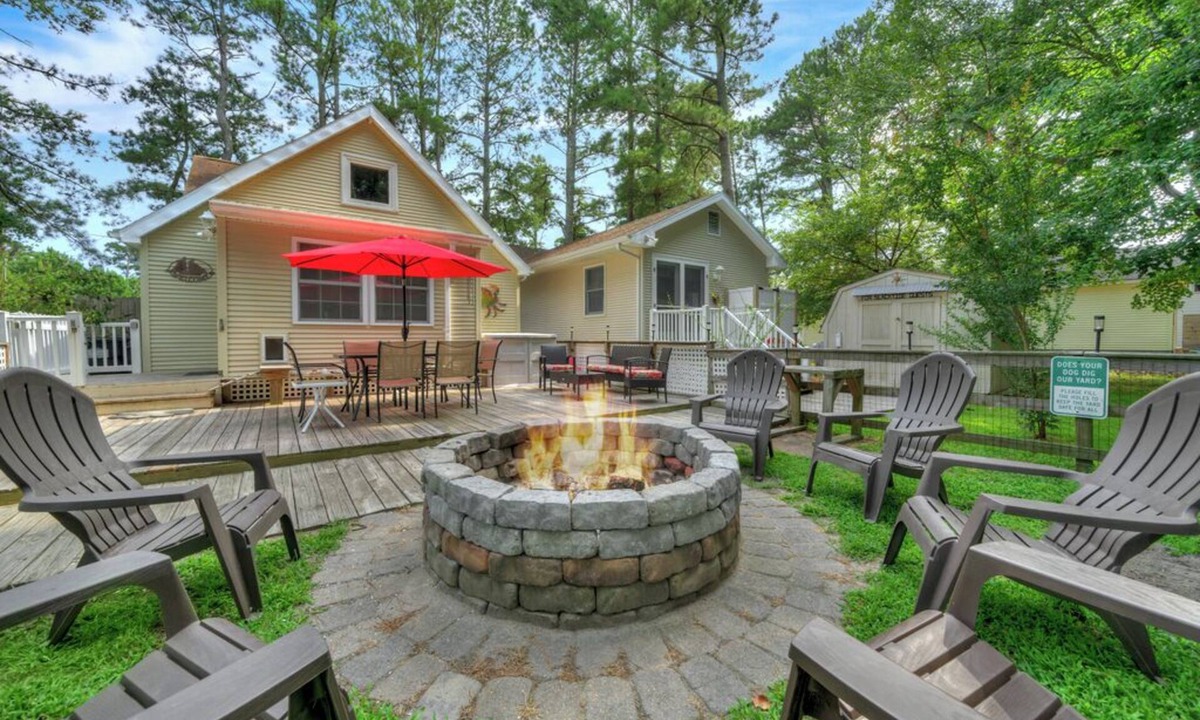 Piney Island House | Slack Tide is a wonderful 3 Bedroom/2 Bath Pet-Friendly Vacation Home on Chincot