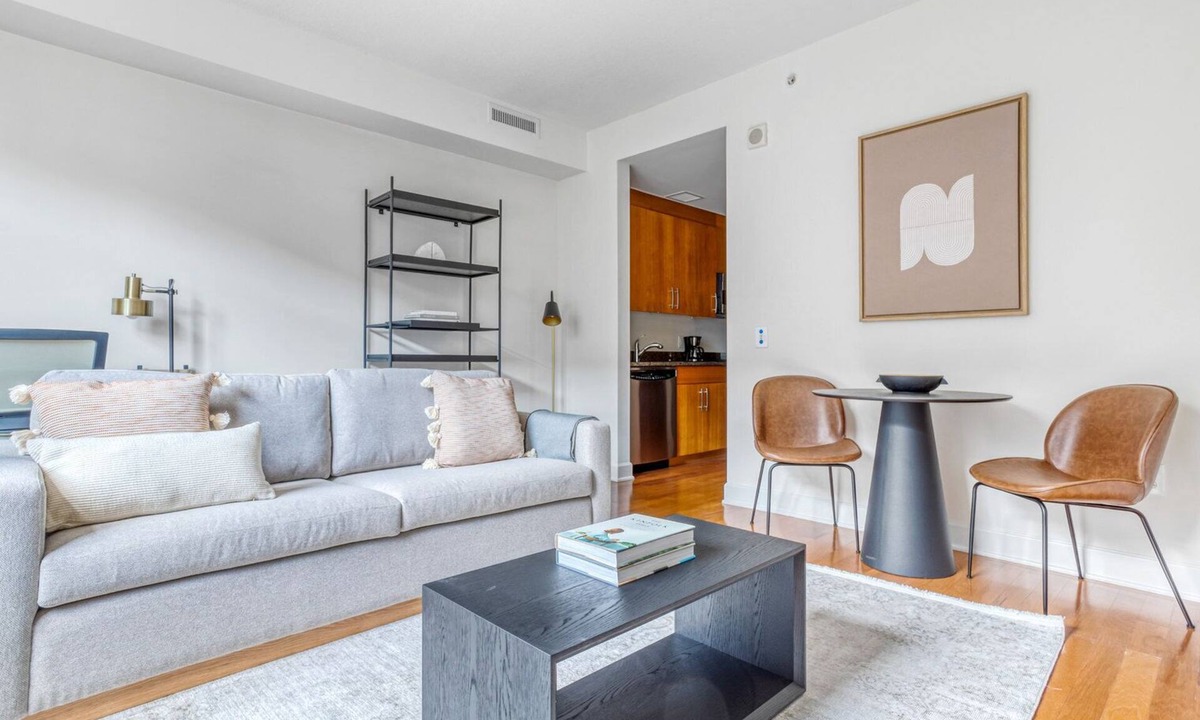 Mount Vernon Triangle Apartment | Sleek Mount Vernon 1BR w/Gym, W/D & Pool, near Chinatown, by Blueground