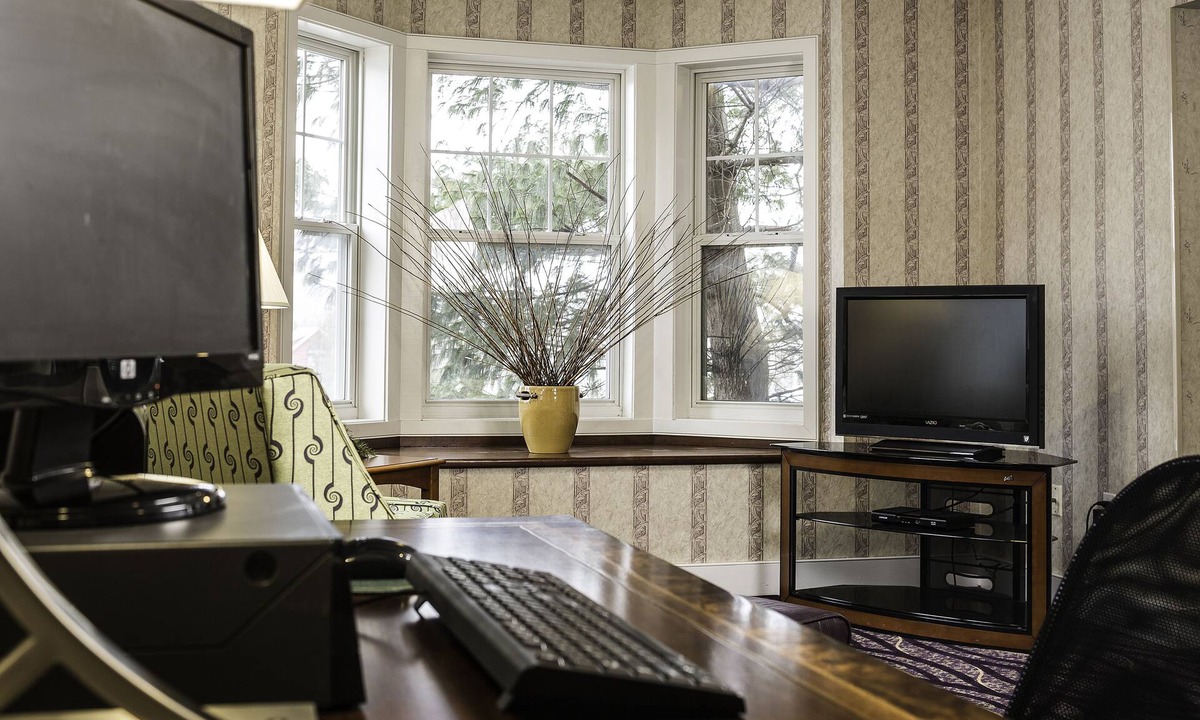 South Burlington Hotel | Smart Suites, an Ascend Collection Hotel