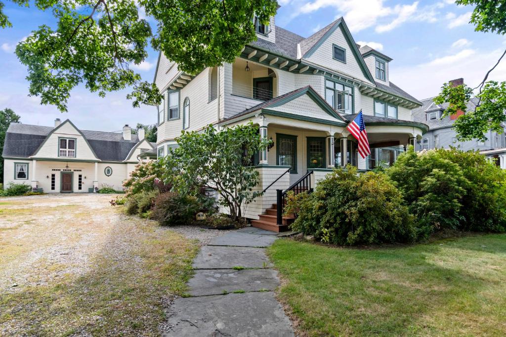 Bennington Bed & Breakfast | South Shire