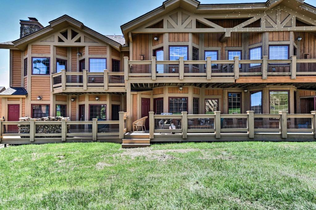 Champion House | Southwind Seven Springs Home on Ski Slopes!