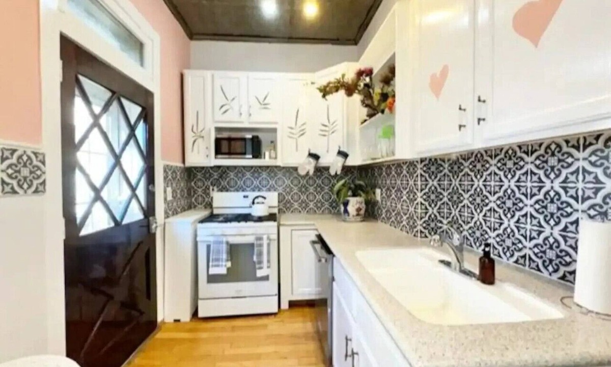 Weehawken Apartment | Spacious 4 bedroom home with NYC Views and FREE Parking