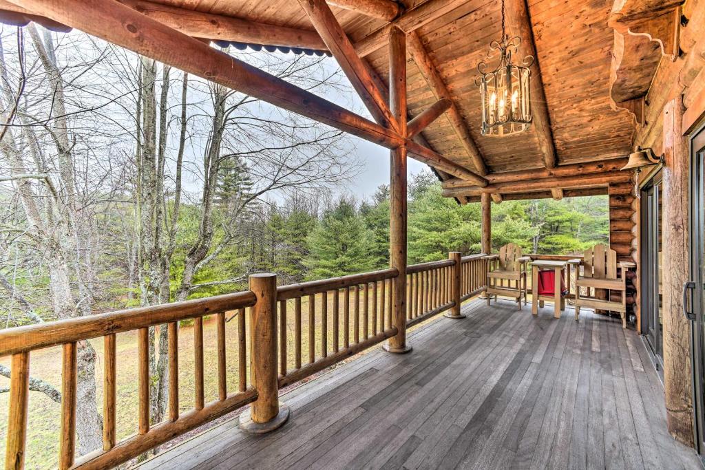 Middle Grove House | Spacious Cabin with Decks Near Saratoga Springs