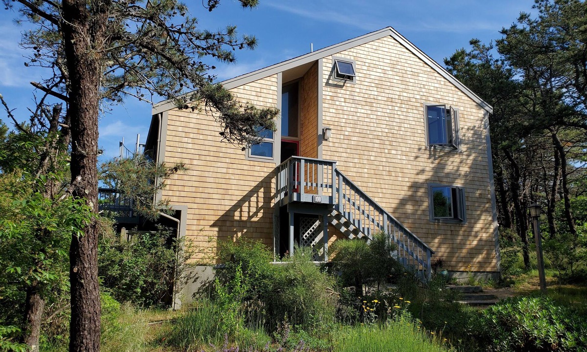 North Truro House | Spacious Contemporary, Walk to Private Tru-Haven Beach