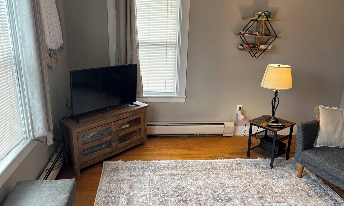 Brattleboro Apartment | Spacious, Cute, & Clean - 1-bedroom apt in gorgeous Brattleboro with WiFi