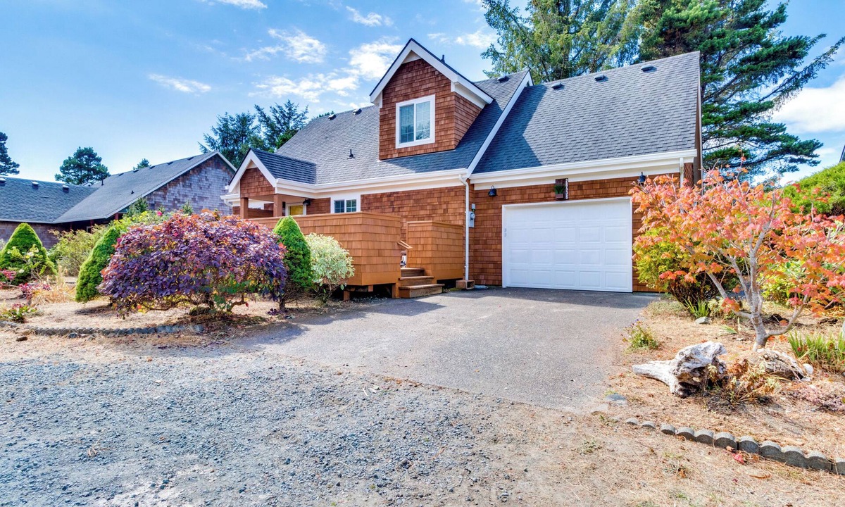 Rockaway Beach House | Spacious Family & Dog-Friendly Home w/New Private Hot Tub & Smart TVs