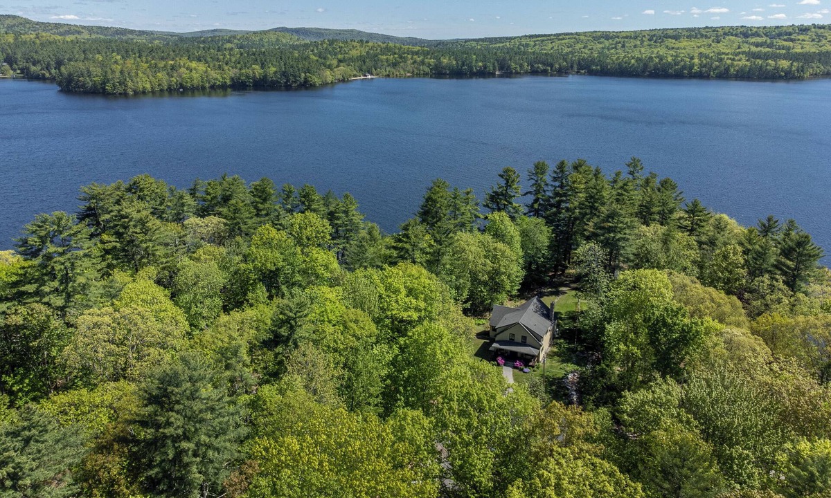 Raymond House | Spacious Lakehouse +Private Dock+Firepit+Kayaks