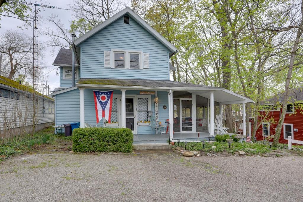 Lakeside House | Spacious Lakeside Cottage - 2 Miles to Marblehead!