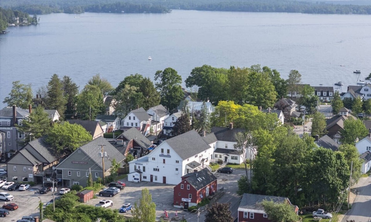 Wolfeboro Condo | Spacious Luxe Condo in Historic Downtown Wolfeboro