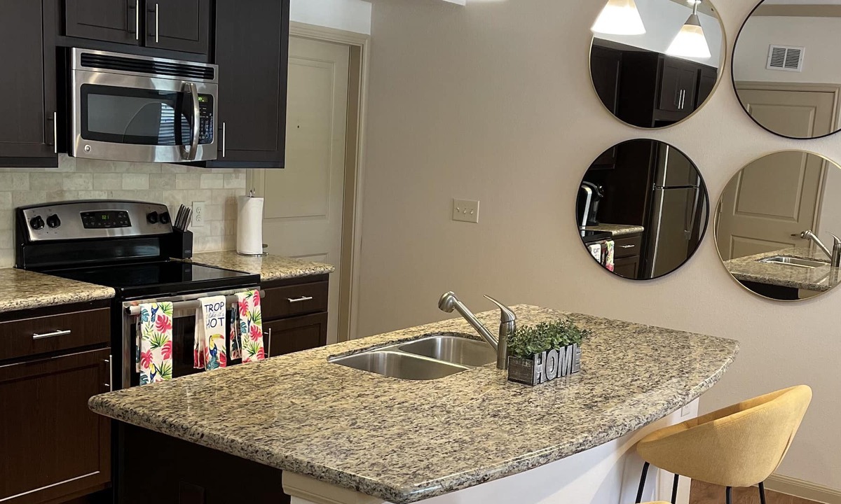 Willow Meadows/Willowbend Area Apartment | Spacious one bedroom in medical Center Houston