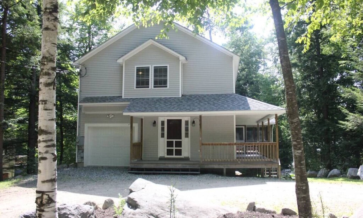 Moultonborough House | Spacious Open Concept House with Beach Access