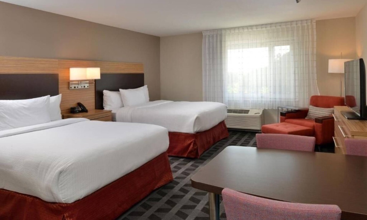 Morrisville Hotel | Spacious Suite Near Lake Crabtree and Umstead State Park – Perfect for Families