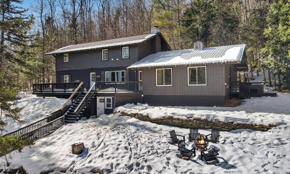 West Dover Ski Chalet | Spacious Vermont Chalet for Group Getaways