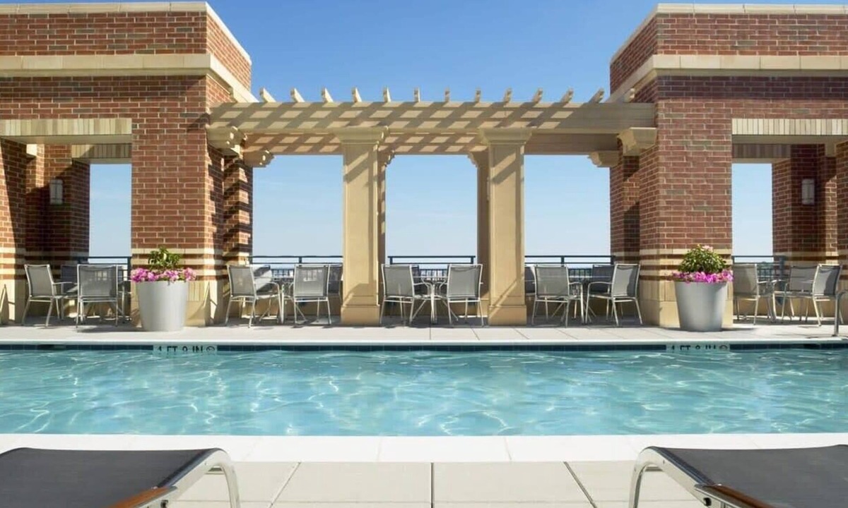 Aurora Highlands Apartment | Spectacular 1BR Condo Located At Pentagon City