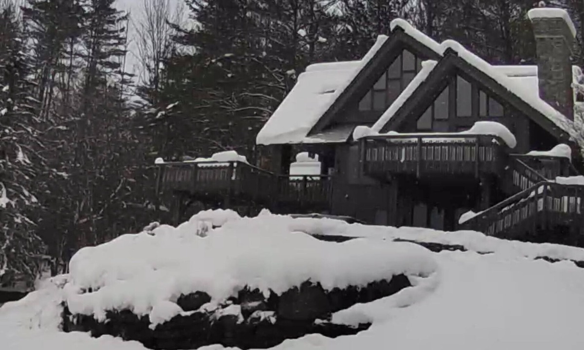 Pittsfield House | Spectacular Mountain Views, 6 Bedroom, 4 Bath with Fireplace, Hot Tub & Elevator