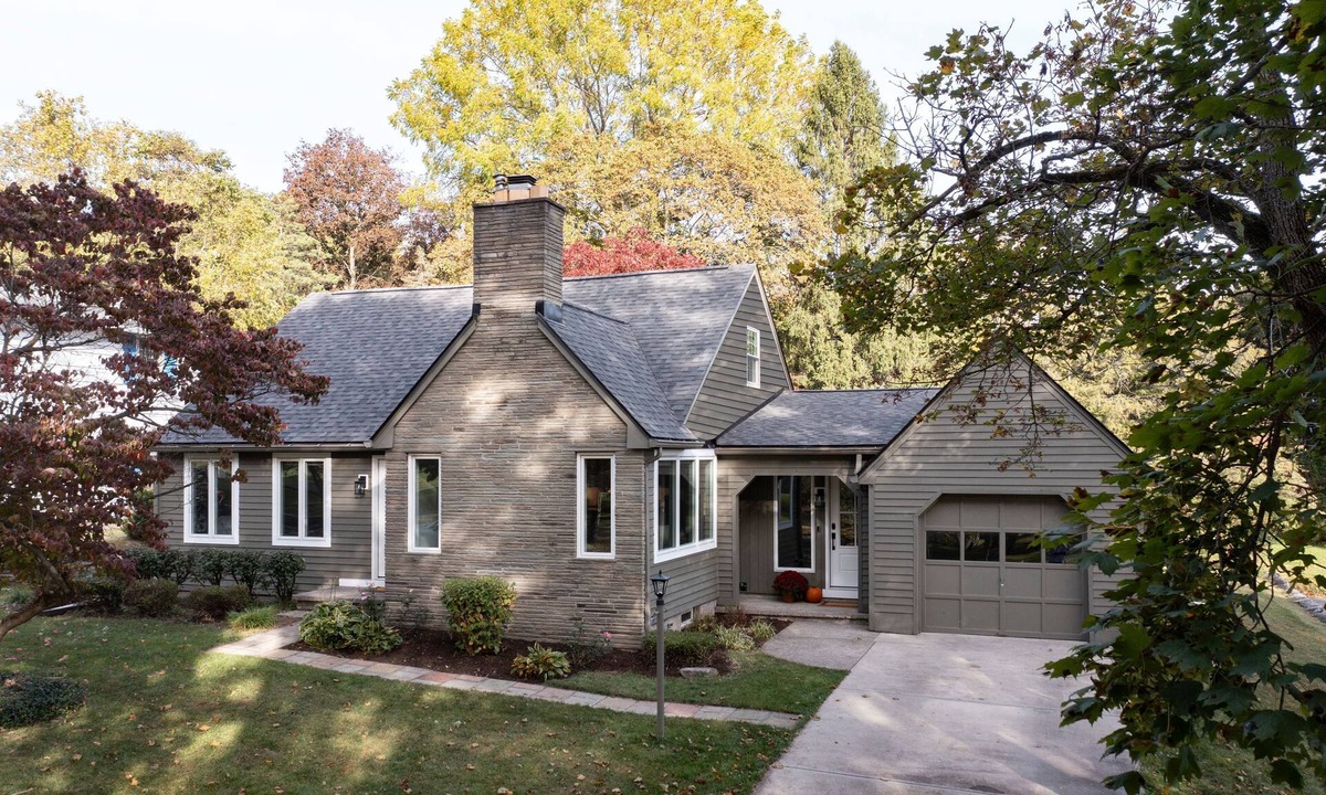 Skaneateles House | Stunning Lake View Charmer. Just a short walk from the heart of the Village!
