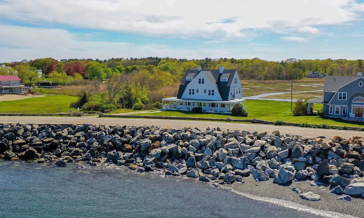 North Hampton Villa | Stunning View Beachfront Villa with 7 BRs 5 BAs Sleep 15