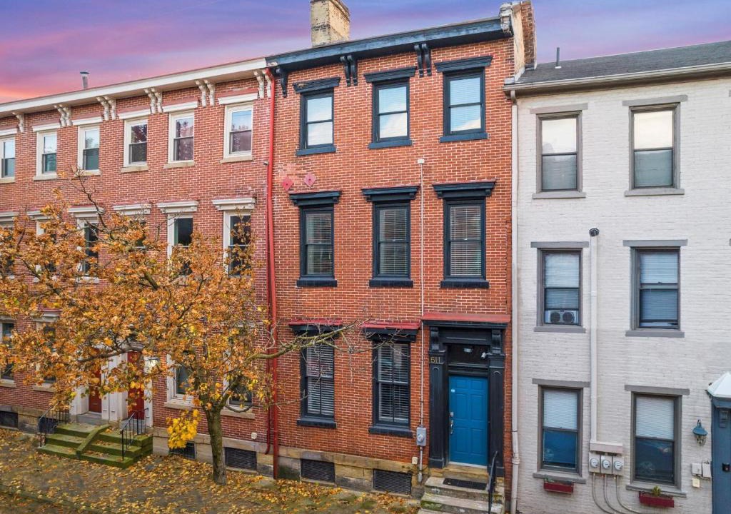 East Allegheny House | Stylish 4 Bedroom Loft Home, North Shore, City Skyline View Close to NHL, NFL