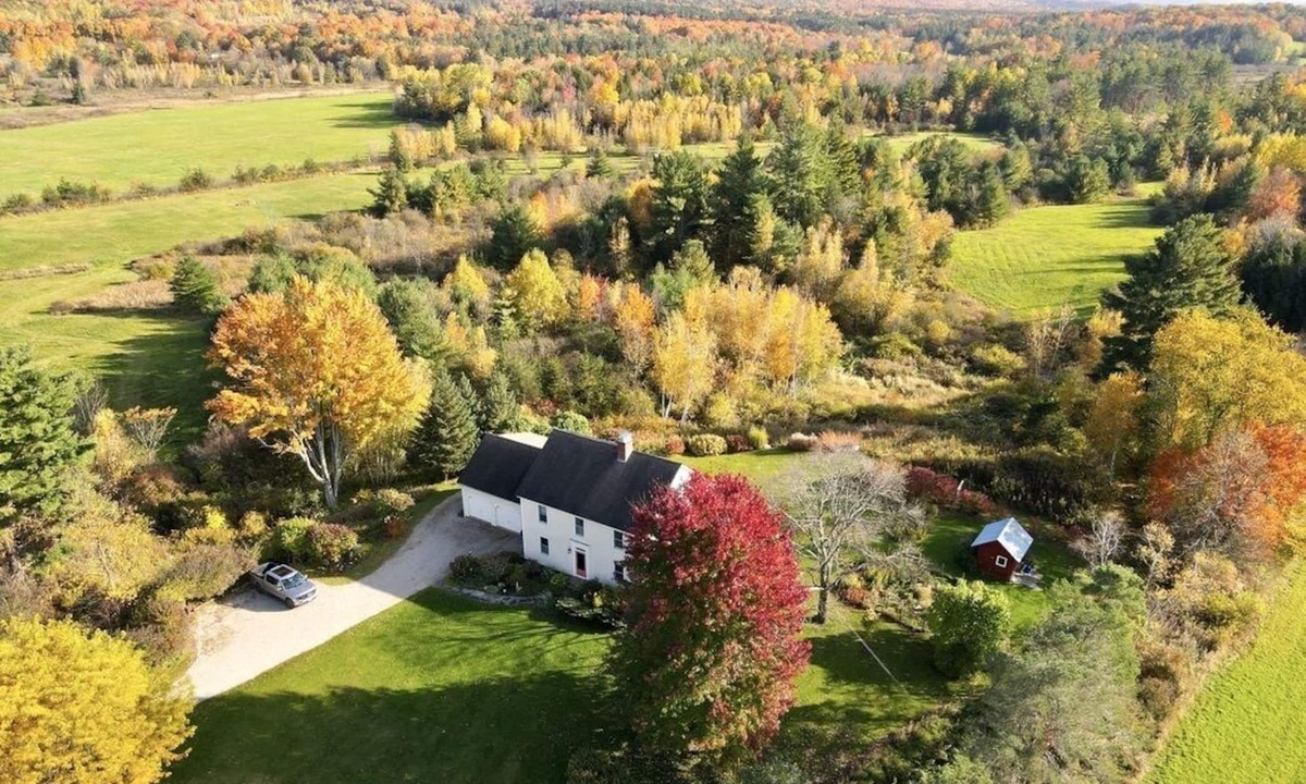 Middlebury House | Sun-filled, quiet country home on 27 acres with mountain views