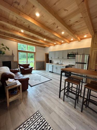 Moscow House | Sunny 2BR with Pond, Fireplace, Walk to Stowe