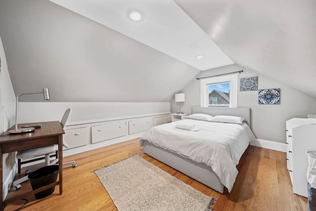 Winter Hill Apartment | Sunny 4bd 2bth Apt In Somerville