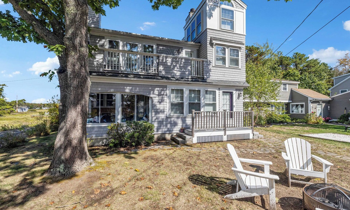 Kennebunkport House | Sunny Lighthouse - Goose Rocks