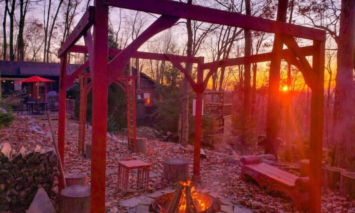 Kabletown Cabin | Sunset Lion Mountain Cabin near a Lake & Vineyards
