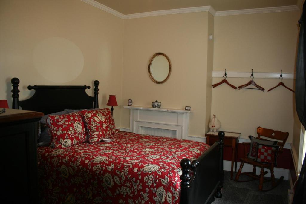 Dundee Bed & Breakfast | The 1819 Red Brick Inn
