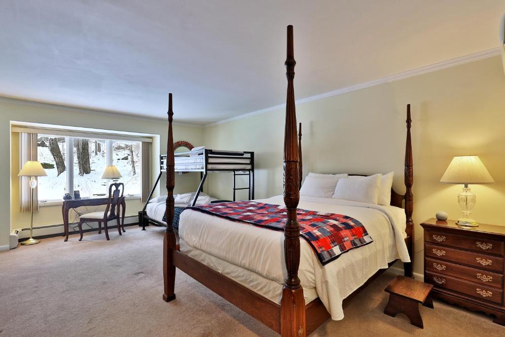 Killington Cabin | The Birch Ridge- Family Room #11 - Queen Bunkbed Suite in Killington, Vermont home