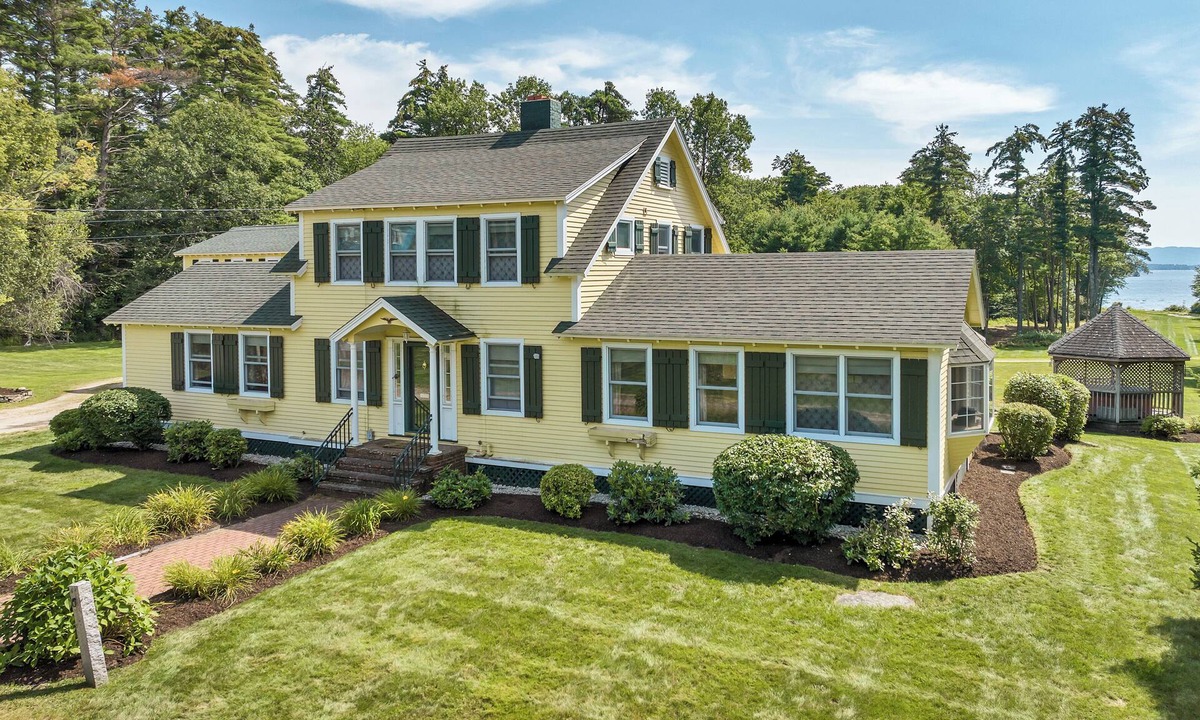 Melvin Village House | The Blue Spruces Waterfront Estate on Lake Winnipesaukee in Melvin Village