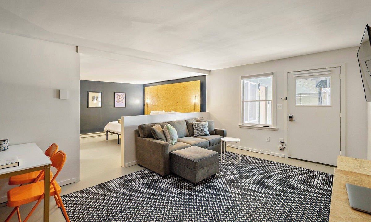 Hillsdale Apartment | The Brooks Motel: Exceptional Suite