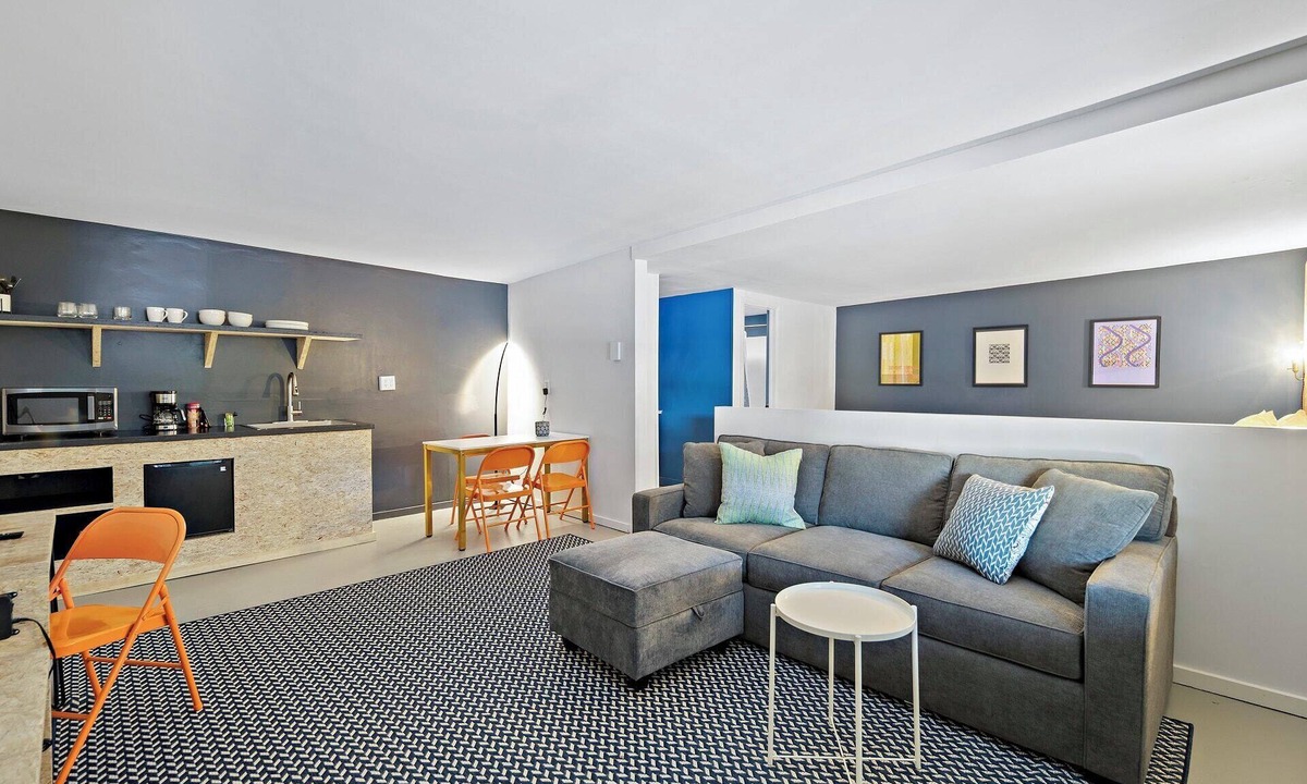 Hillsdale Apartment | The Brooks Motel: Exceptional Suite