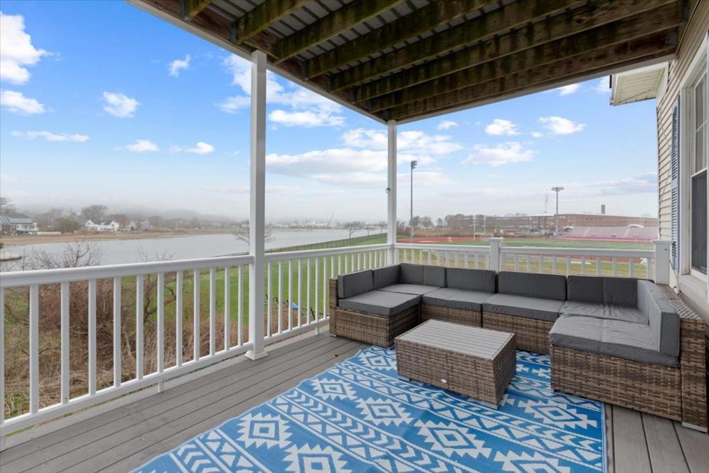 Gloucester Apartment | The Chill-a-Vista