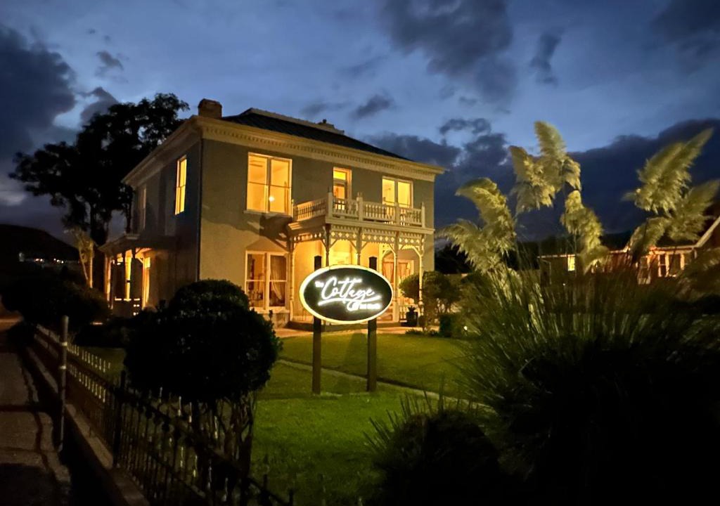 St. George House | The Cottage at 241 North