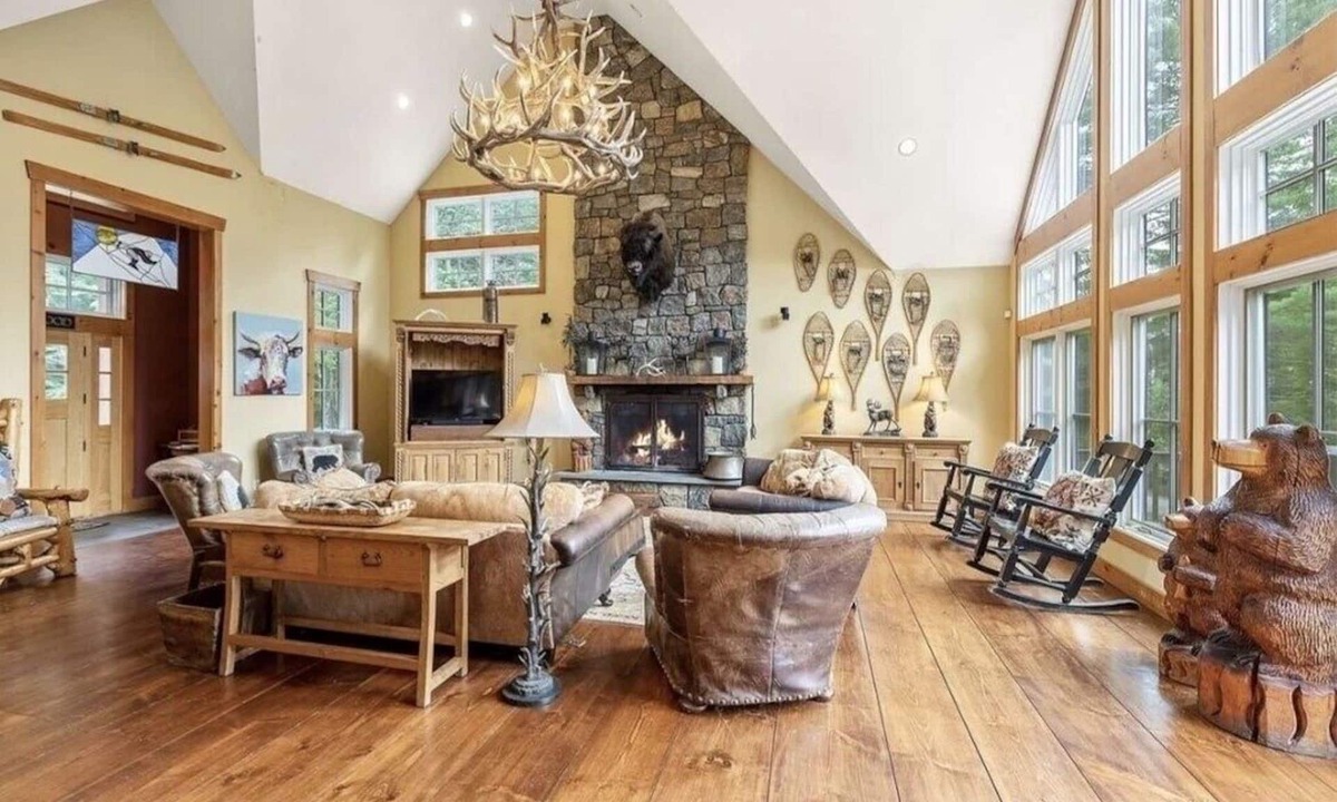 Winhall Cabin | The Fireside Lodge - Stratton View, Luxurious and Modern, Sleeps 16