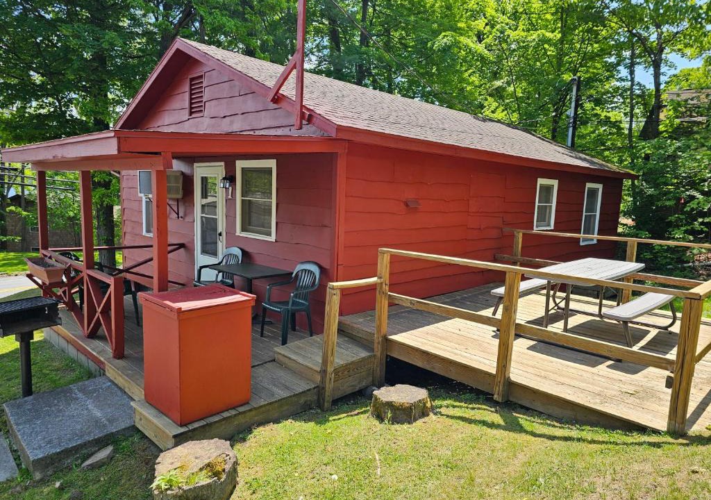 Lake George Cabin | The Gold Eagle